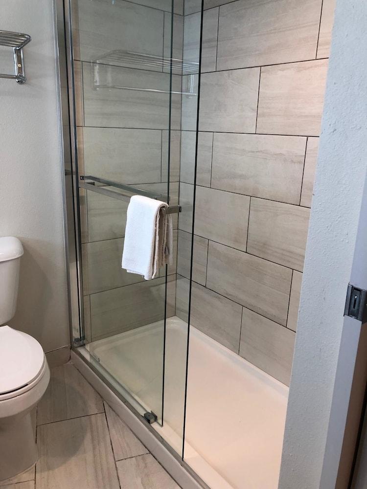 Best Western Premier East Hotel 3*
