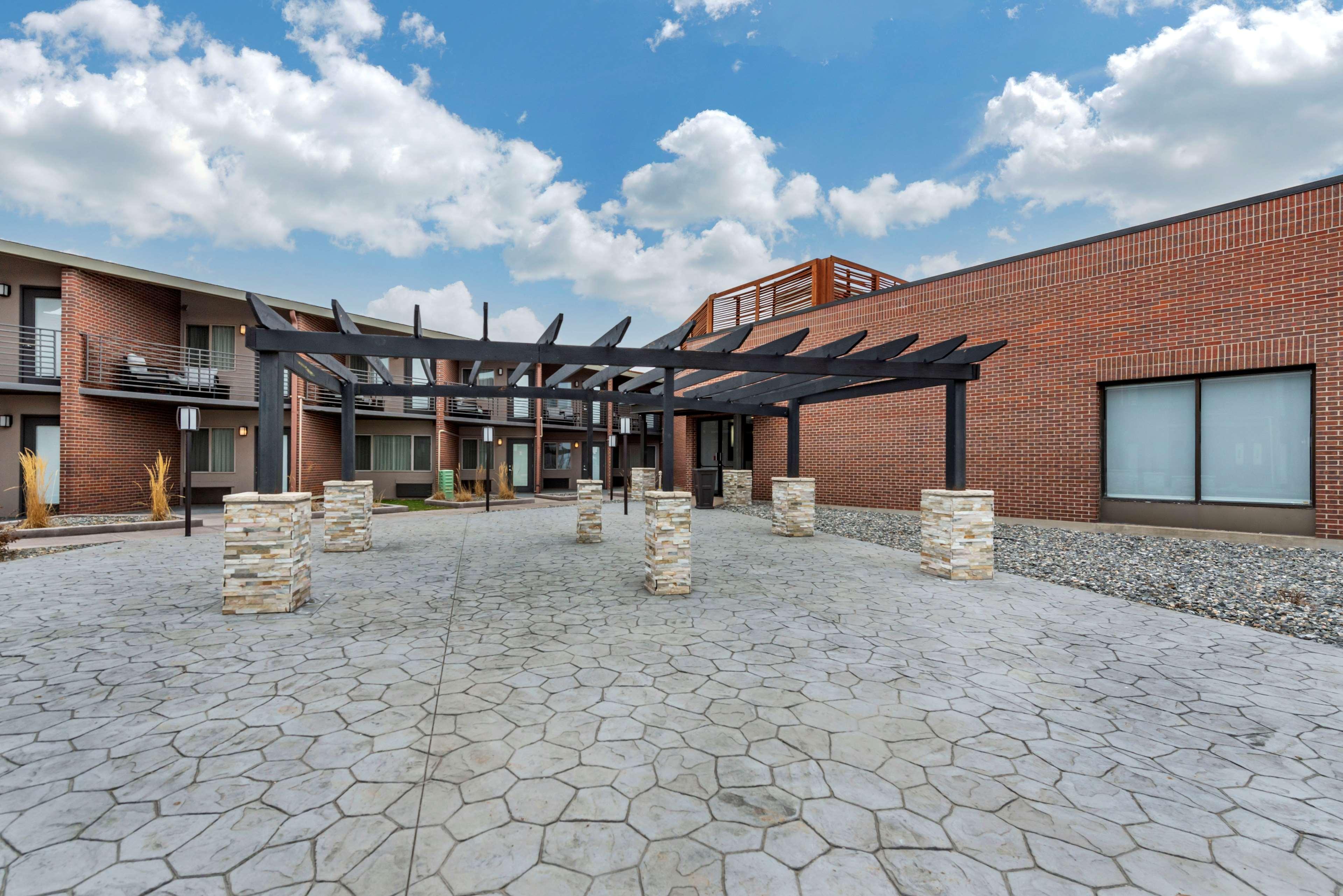 Best Western Premier East 3*